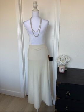 o.p.t. Cream Long Sweater Knit Skirt - Classic Women’s Maxi NWT Sz Sm